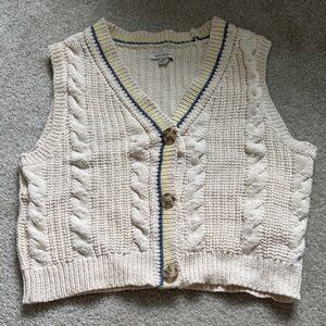 American Eagle Outfitters Cream Cable Knit Sweater Vest M